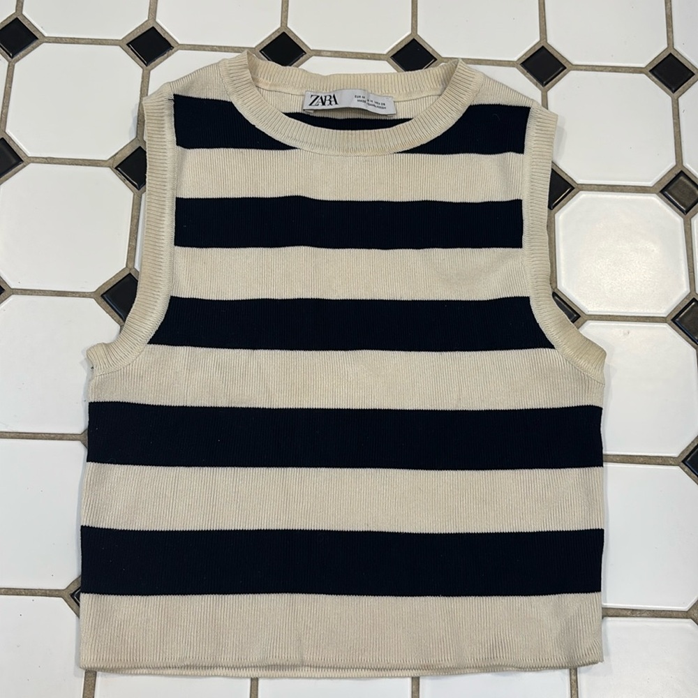 Zara cream and black knit cropped top, size Medium